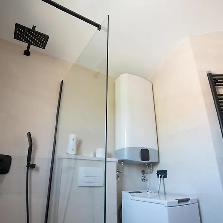 Onyx Apartment Split