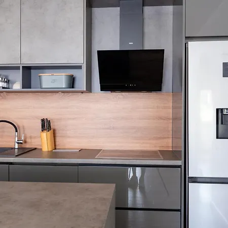 Onyx Apartment *