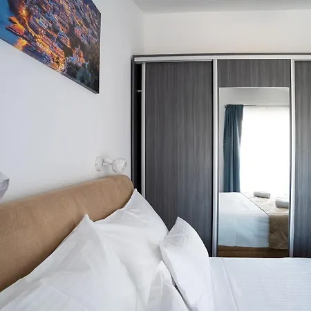 Onyx Apartment *