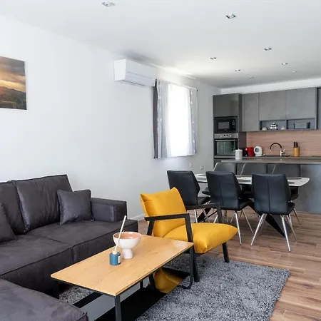 Onyx Apartment *